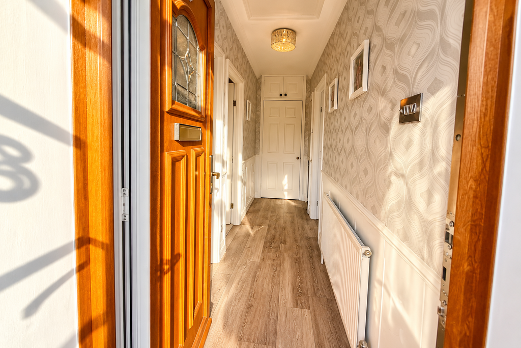 Property photo 2 of 16 Entrance Hall