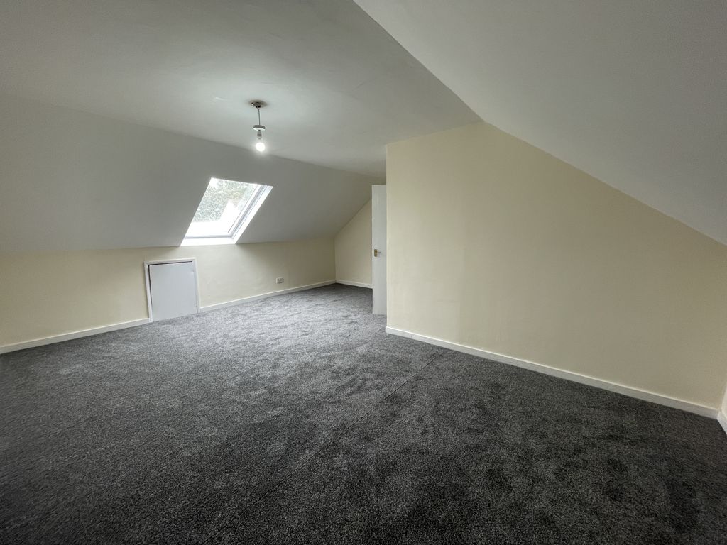 Property photo 3 of 6 Bed 2