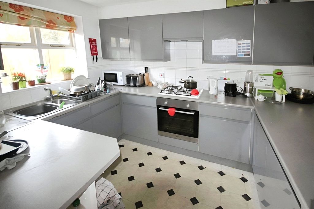 Property photo 3 of 4 Kitchen