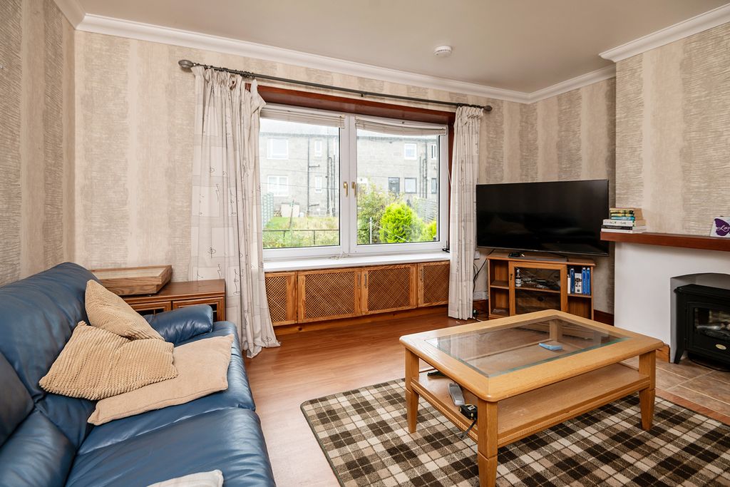 Property photo 2 of 34