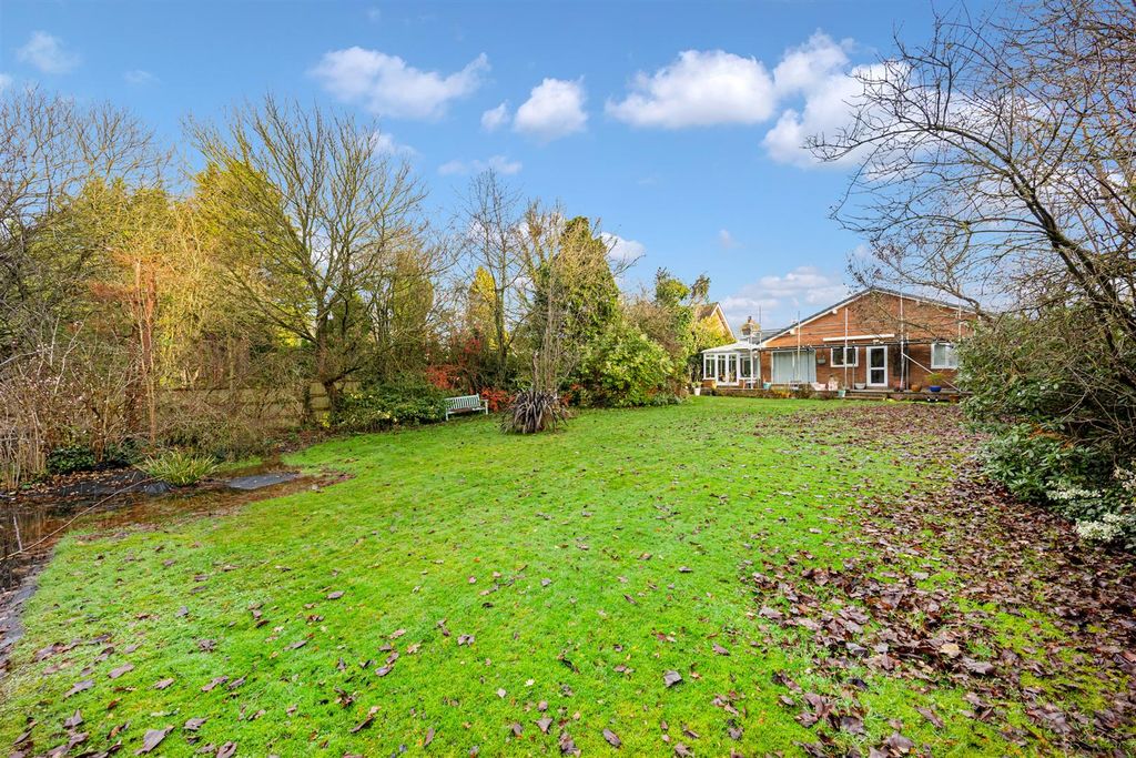 Property photo 3 of 27 37 Ormskirk Road Garden 3.Jpg