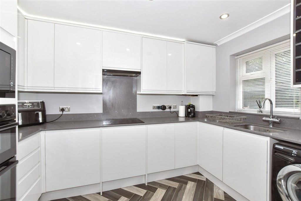 Property photo 3 of 15 Kitchen