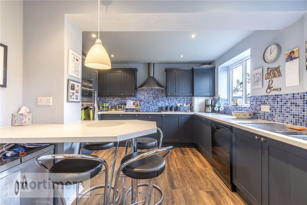 Property photo 2 of 27 Kitchen