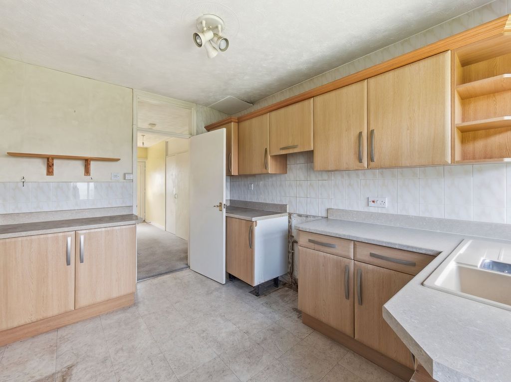 Property photo 2 of 18 Kitchen
