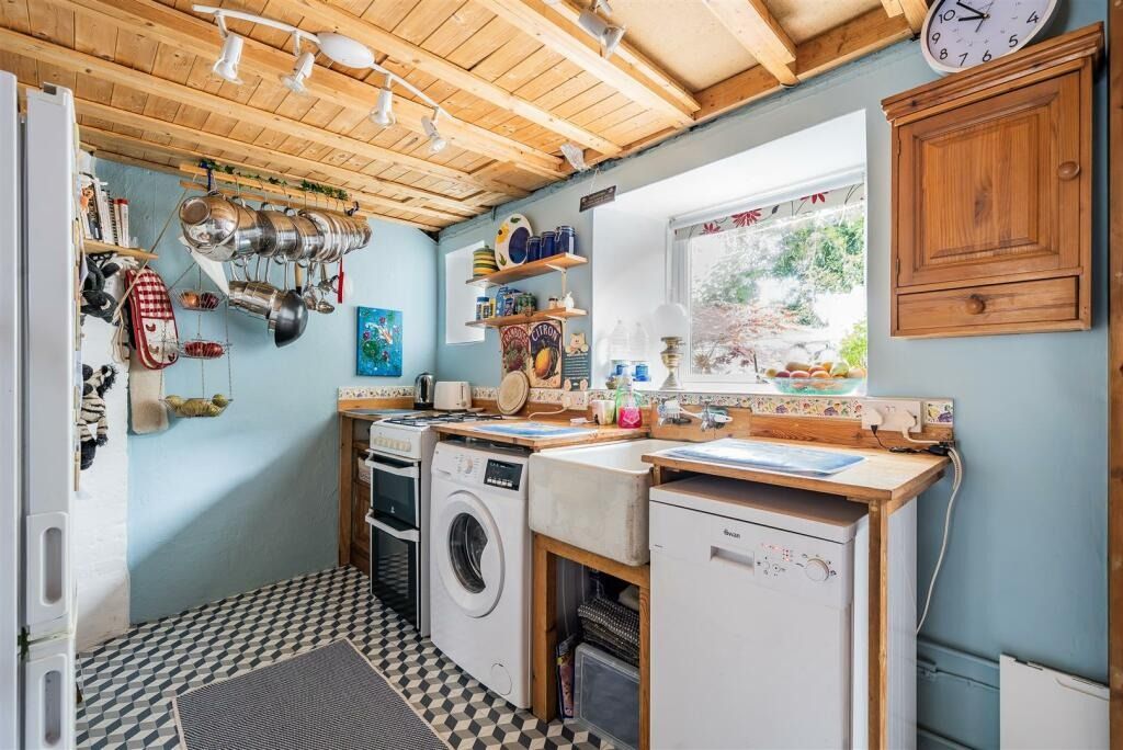 Property photo 3 of 26 4938055