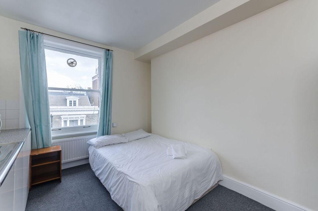 Property photo 1 of 2