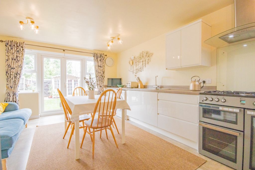 Property photo 2 of 17 Kitchen Diner