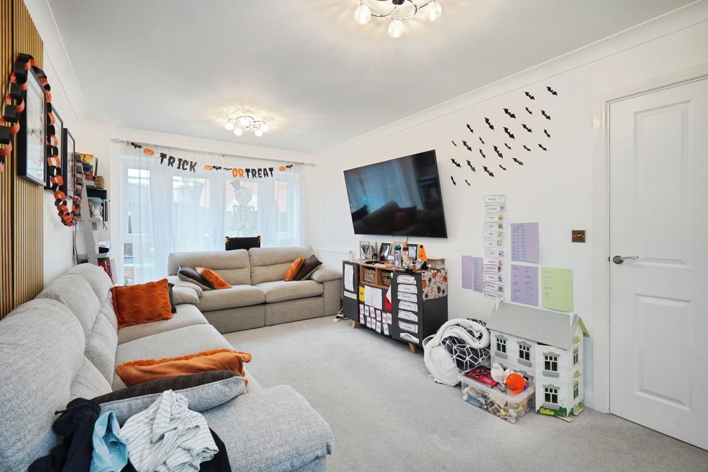 Property photo 3 of 17 Photo