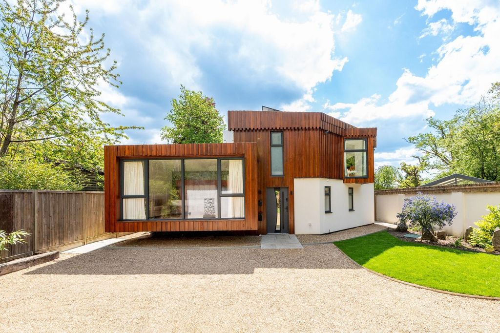 Property photo 1 of 31