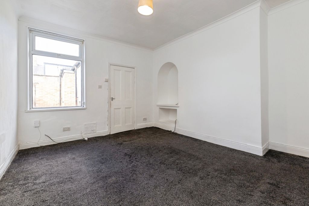 Property photo 2 of 17 Photo