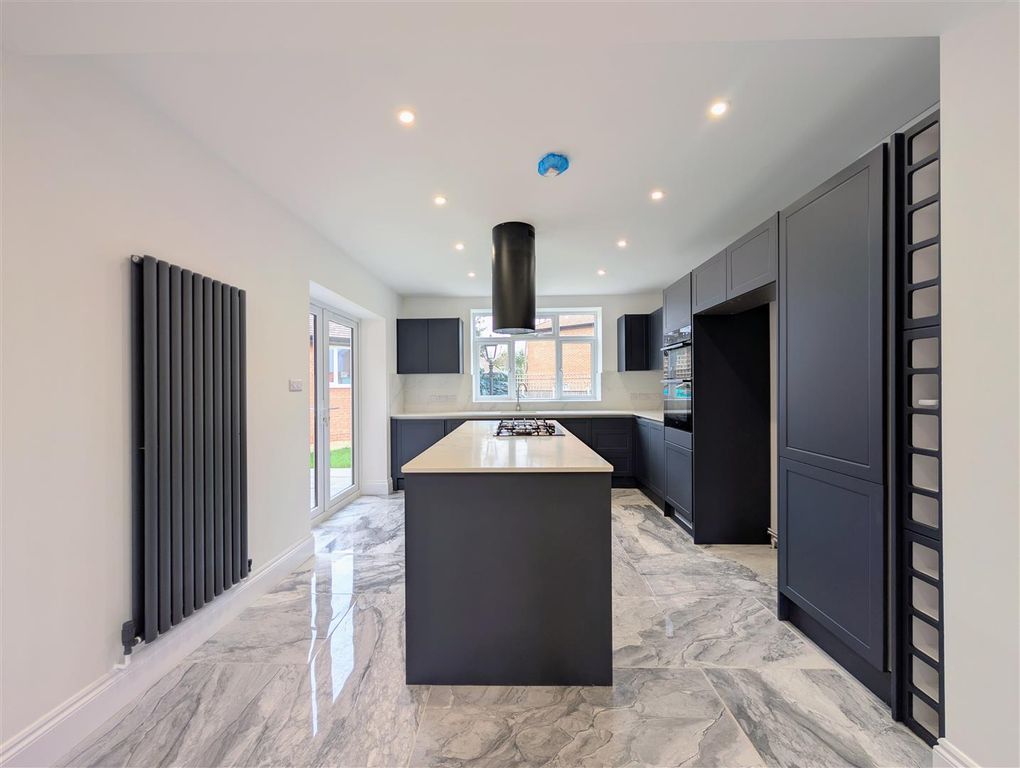 Property photo 2 of 24