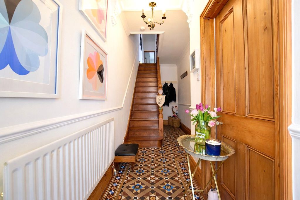 Property photo 3 of 16 Picture No. 14