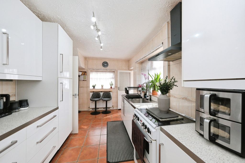 Property photo 3 of 21 Pbox-Img.Jpg