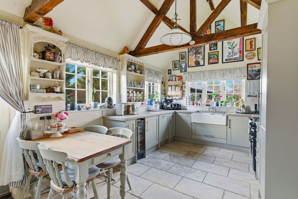 Property photo 2 of 31