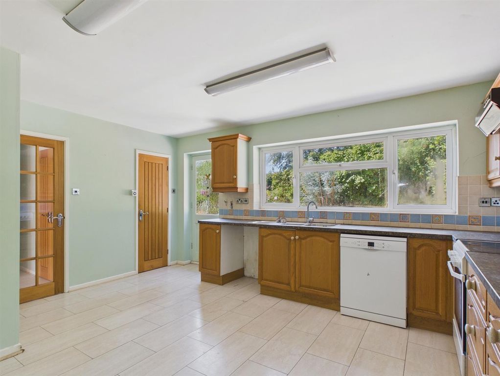 Property photo 3 of 24 27 Summ Kitch 1.Jpg