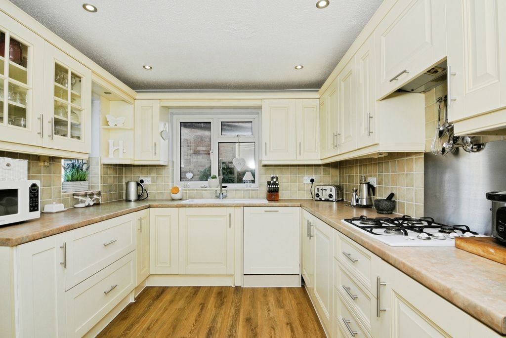 Property photo 2 of 16 Pbox-Img.Jpg