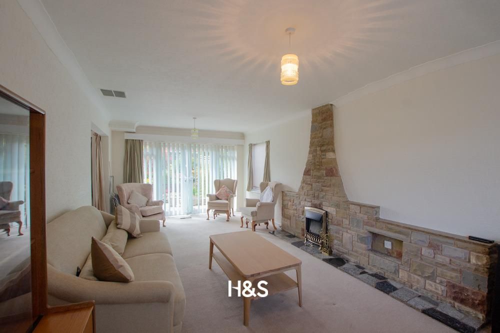 Property photo 3 of 21 8 Crabmill - Lounge.Jpg