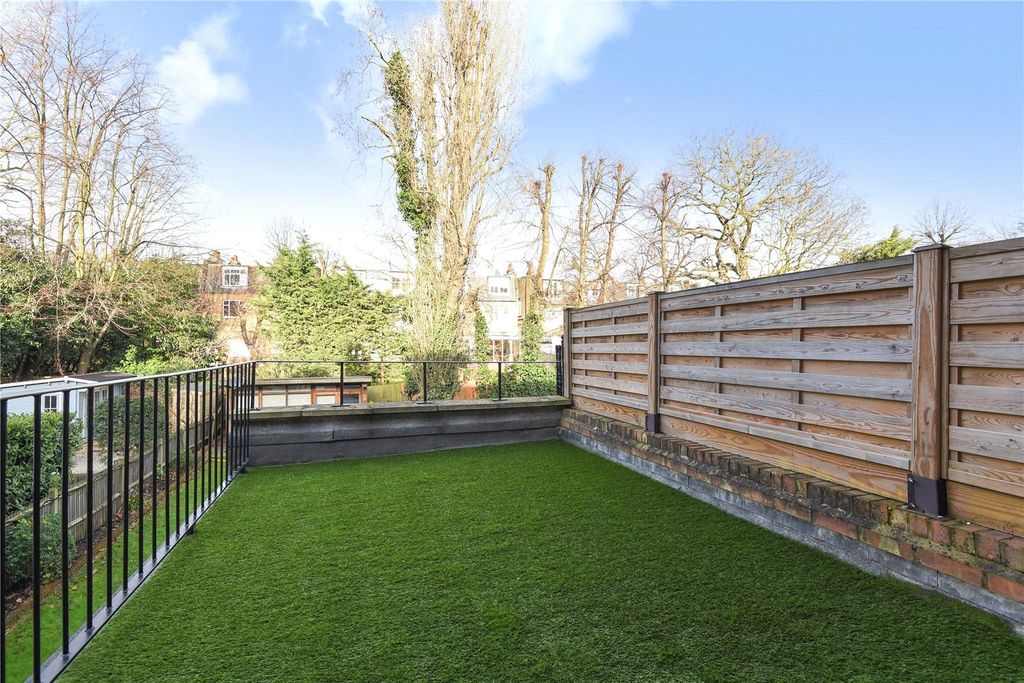 Property photo 3 of 9 Roof Terrace