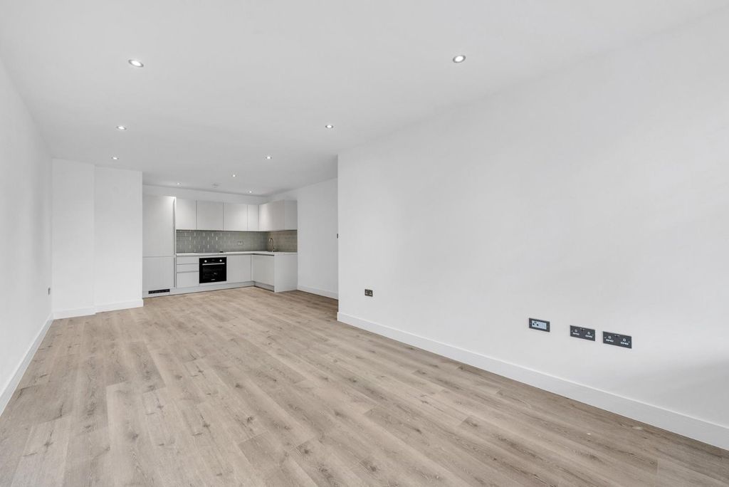 Property photo 2 of 11 Kitchen / Living Room