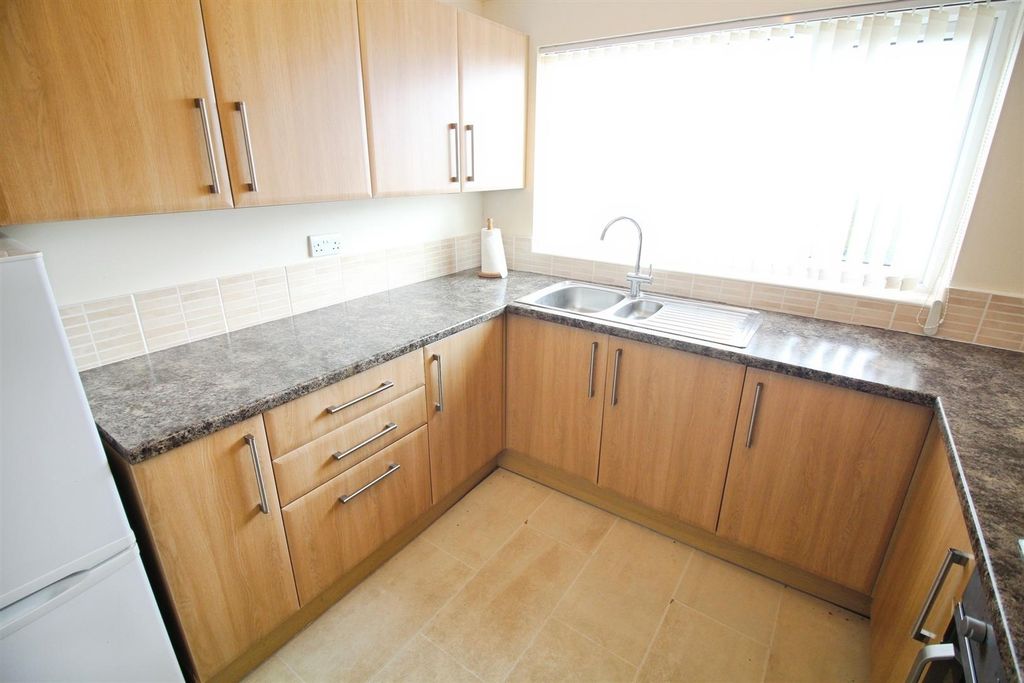Property photo 2 of 10 Kitchen