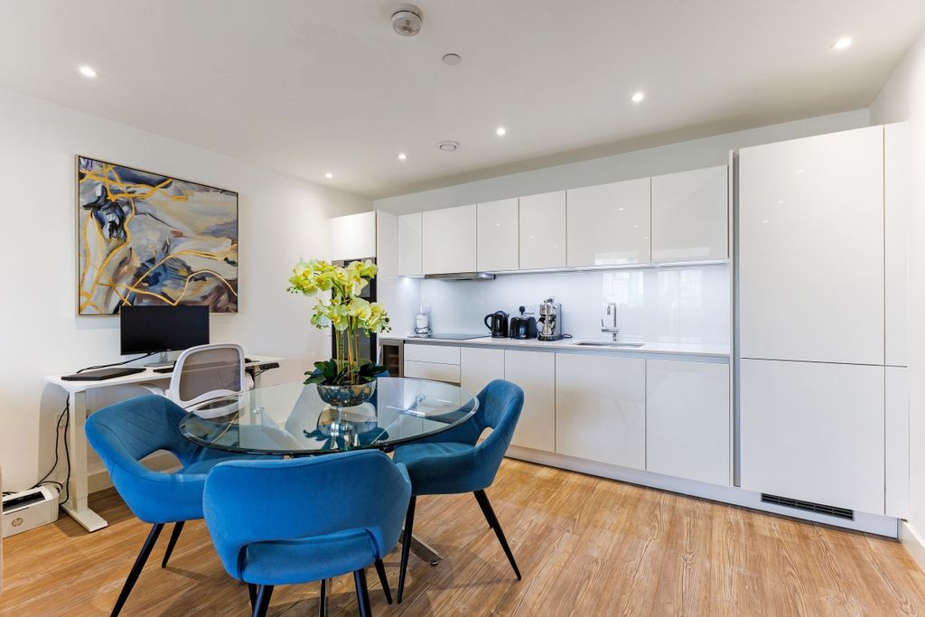 Property photo 3 of 13 92526_Apartment 9...