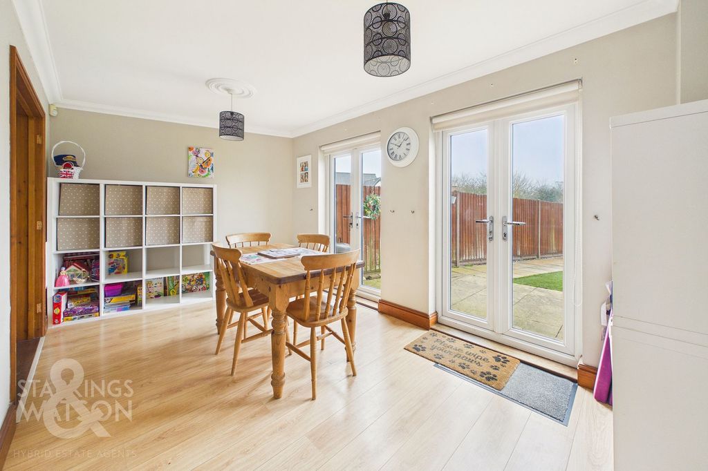 Property photo 3 of 27