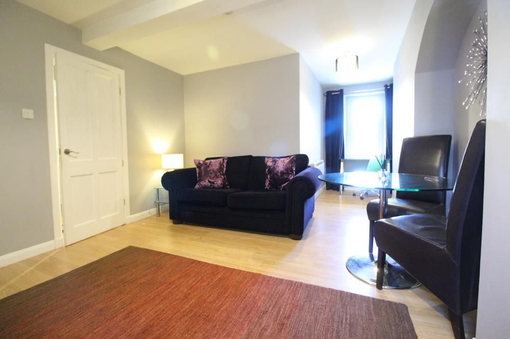 Property photo 2 of 8 Lounge