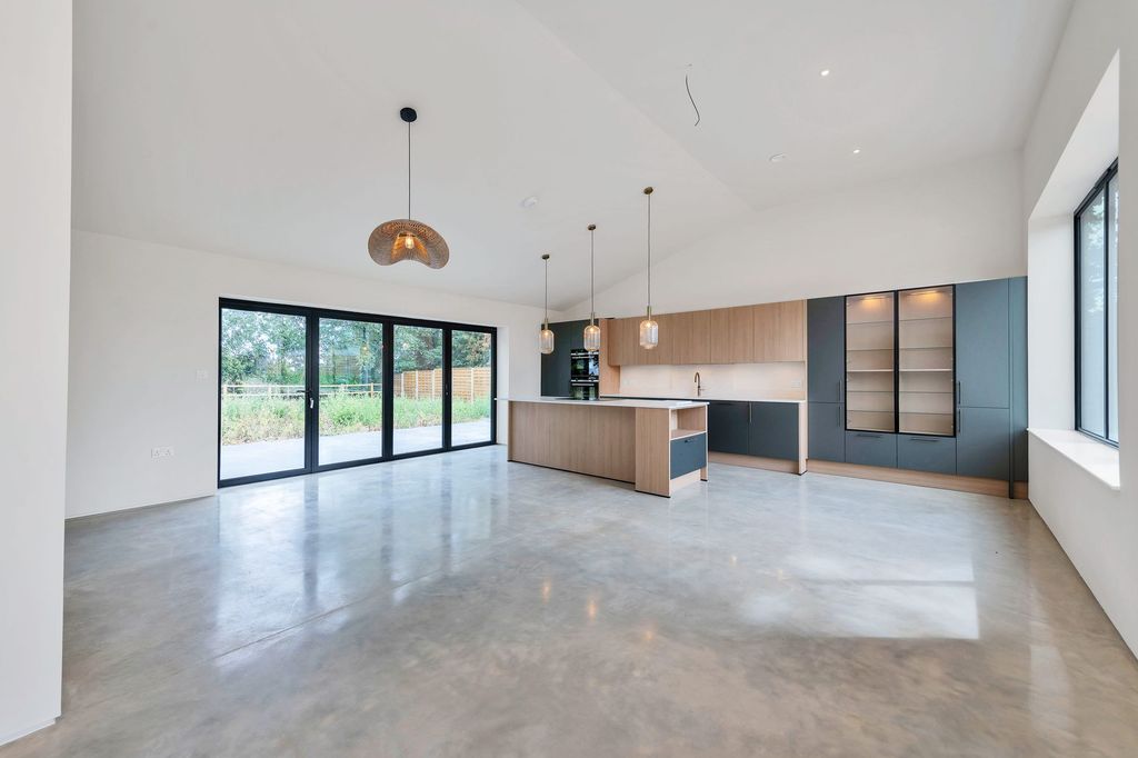 Property photo 3 of 24