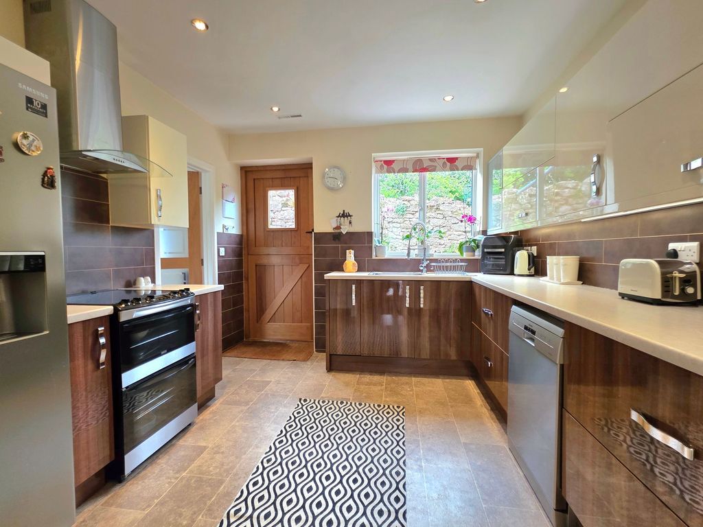 Property photo 3 of 29