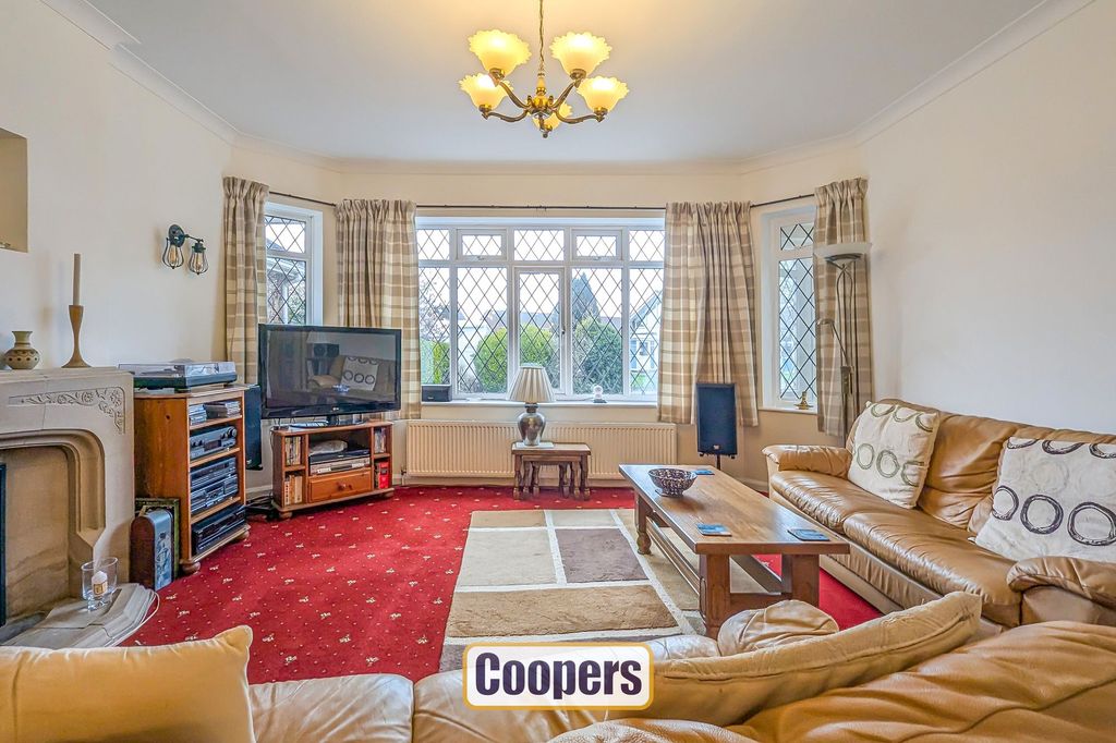 Property photo 2 of 24 Lounge