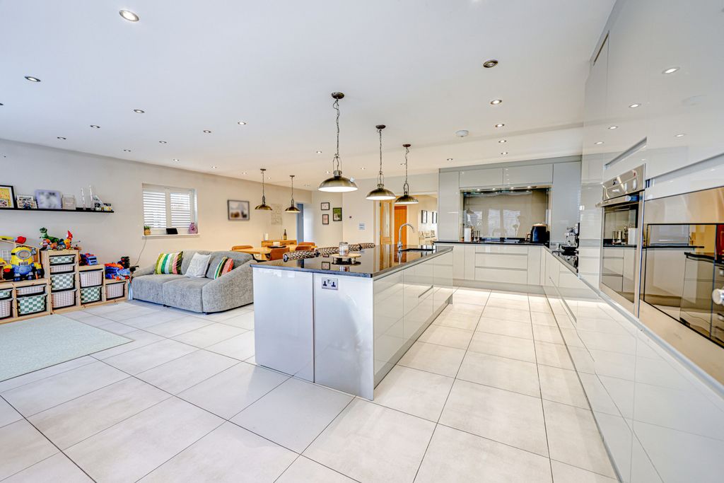 Property photo 3 of 29 Gallery