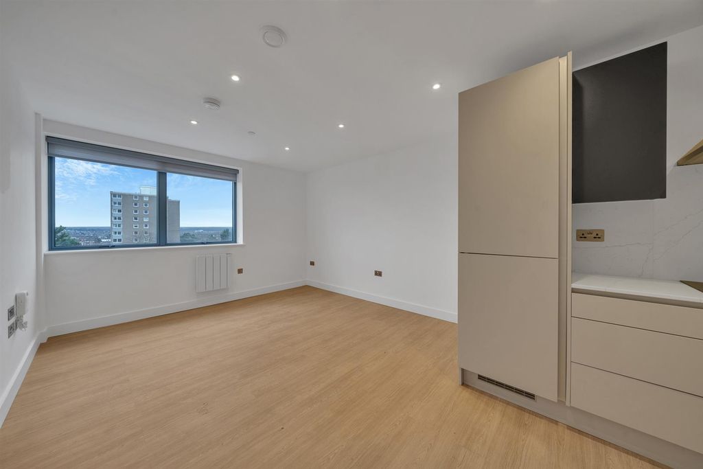 Property photo 2 of 9 Flat 510 -1.Jpg