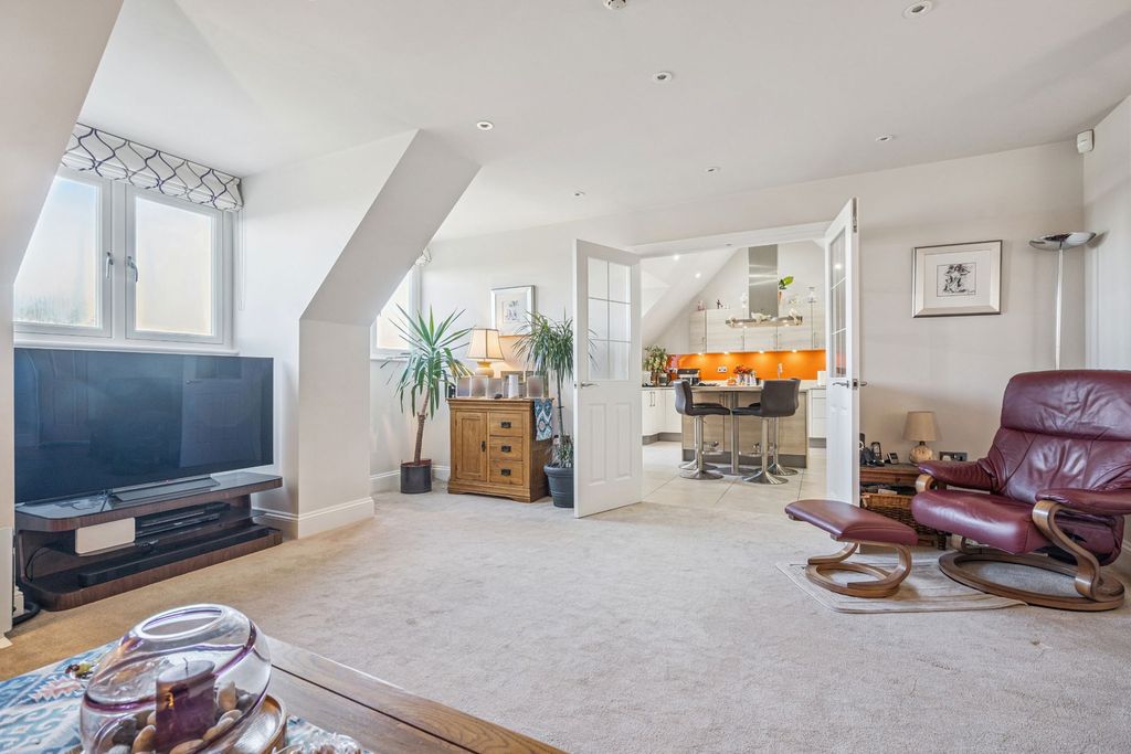 Property photo 3 of 27