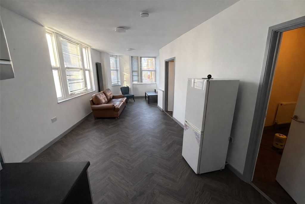 Property photo 2 of 6 Picture No. 15