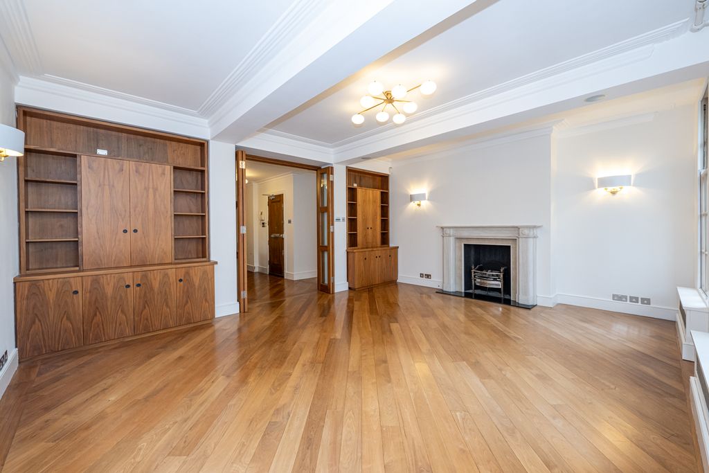 Property photo 2 of 23 Lowndes Square 11@20-004 Lr