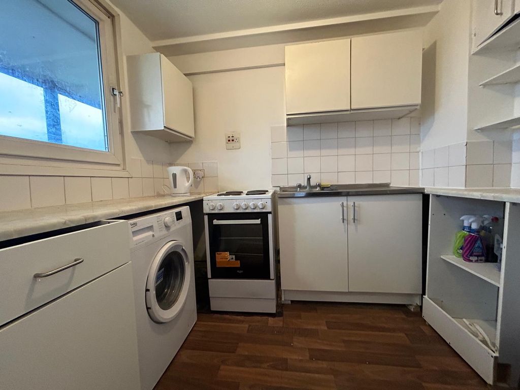 Property photo 1 of 10 2 Bed Flat To Rent Crane Lodge Road, Hounslow Tw5