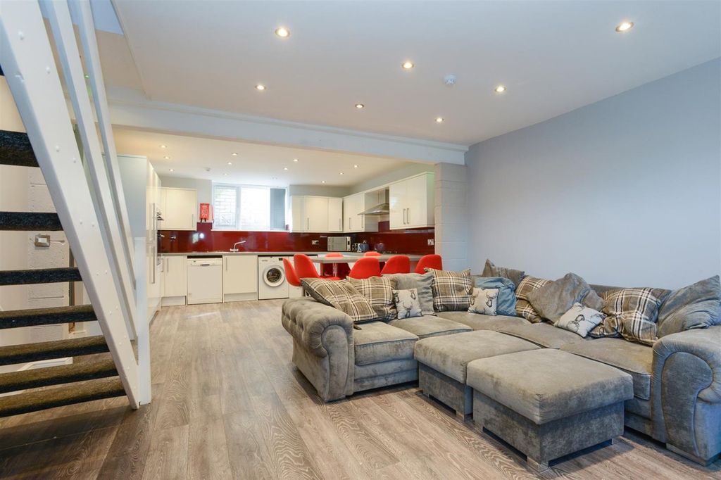 Property photo 1 of 20 Picture No. 09