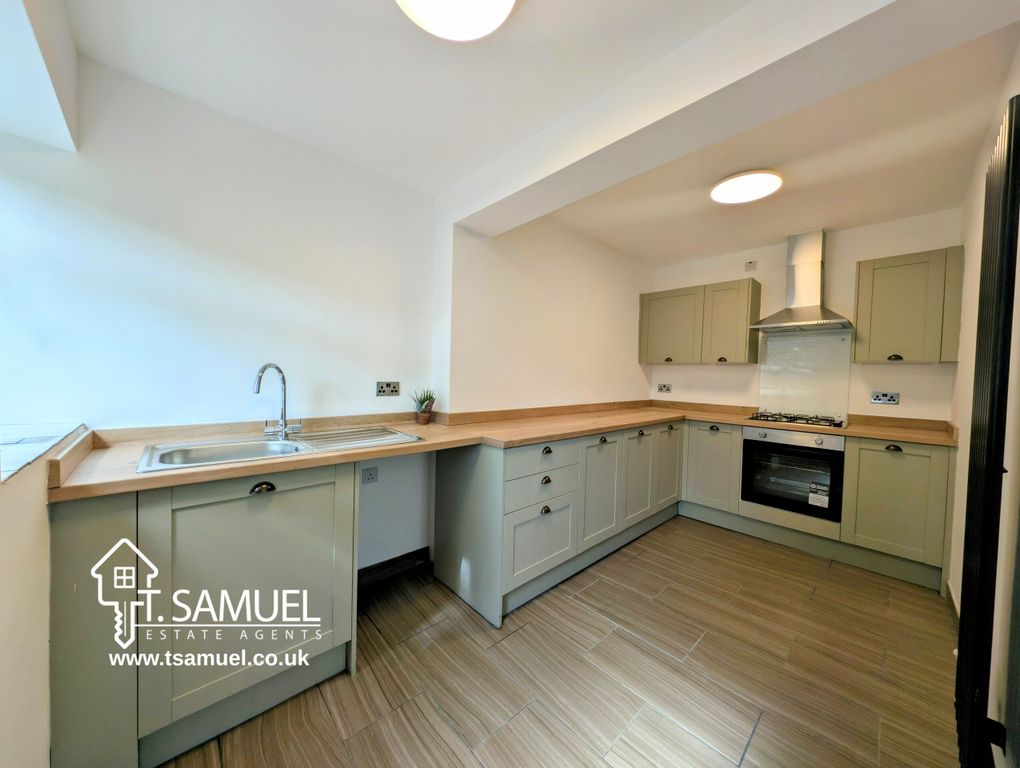 Property photo 3 of 34 Kitchen