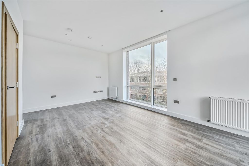 Property photo 3 of 17 1385626-7-69298A62B630A.Jpg