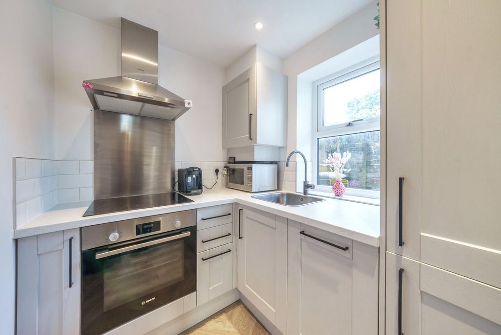 Property photo 3 of 14 Kitchen