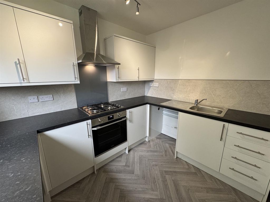 Property photo 1 of 9 Kitchen