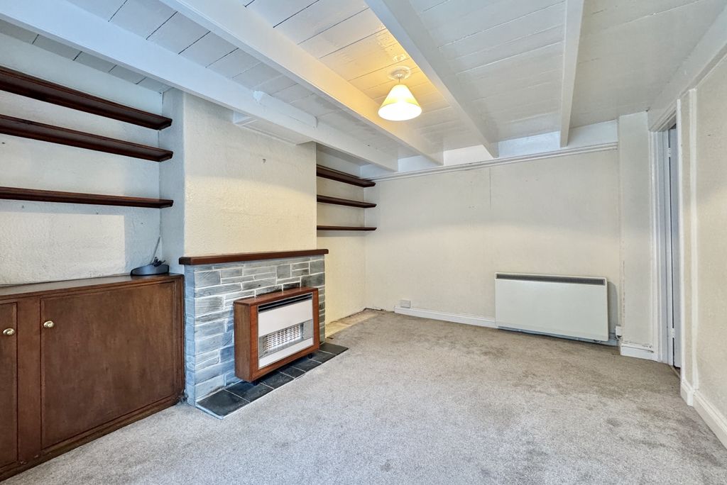 Property photo 3 of 10 Photo 8