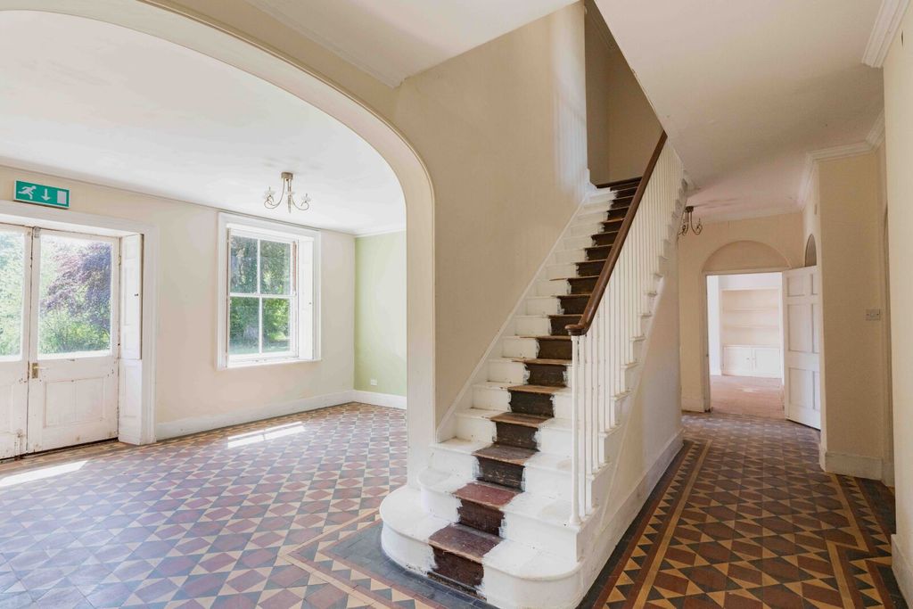 Property photo 2 of 14 Entrance Hall