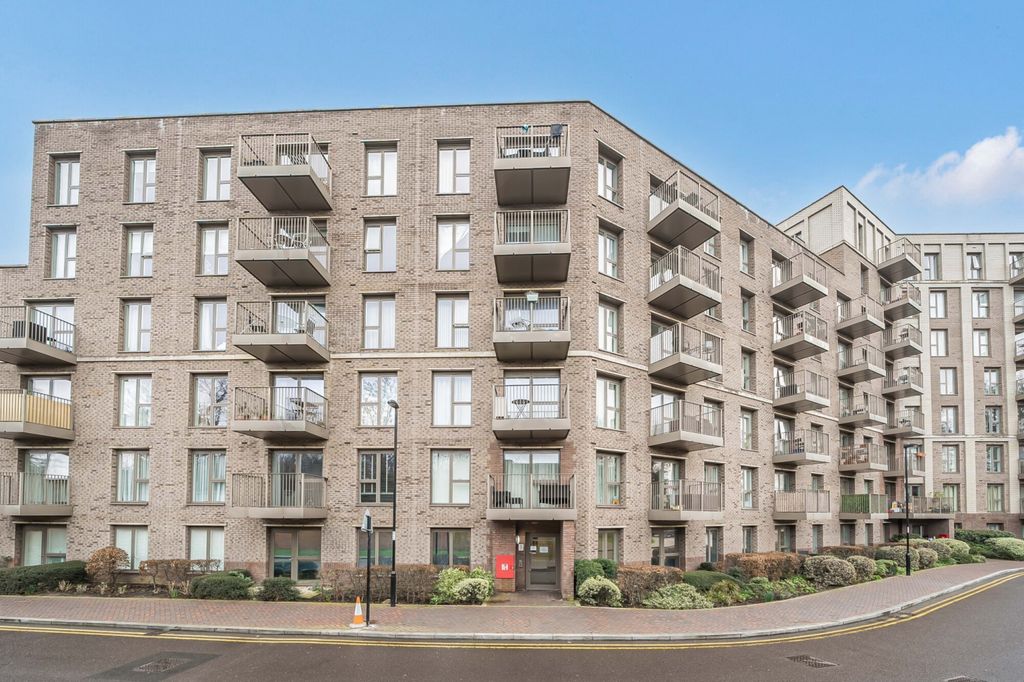 Property photo 3 of 14 1410318-3-6989B3F...