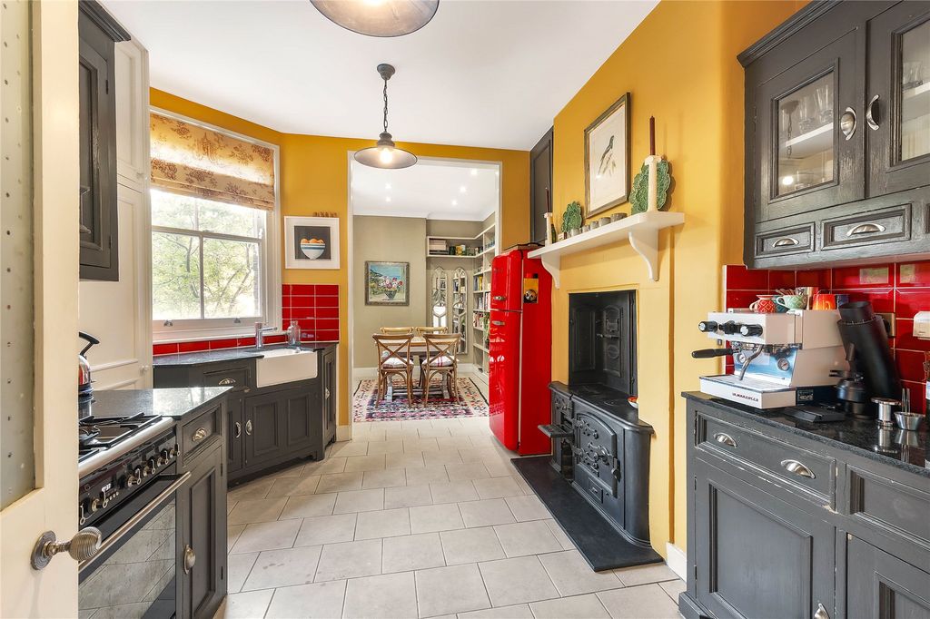 Property photo 3 of 8 Kitchen