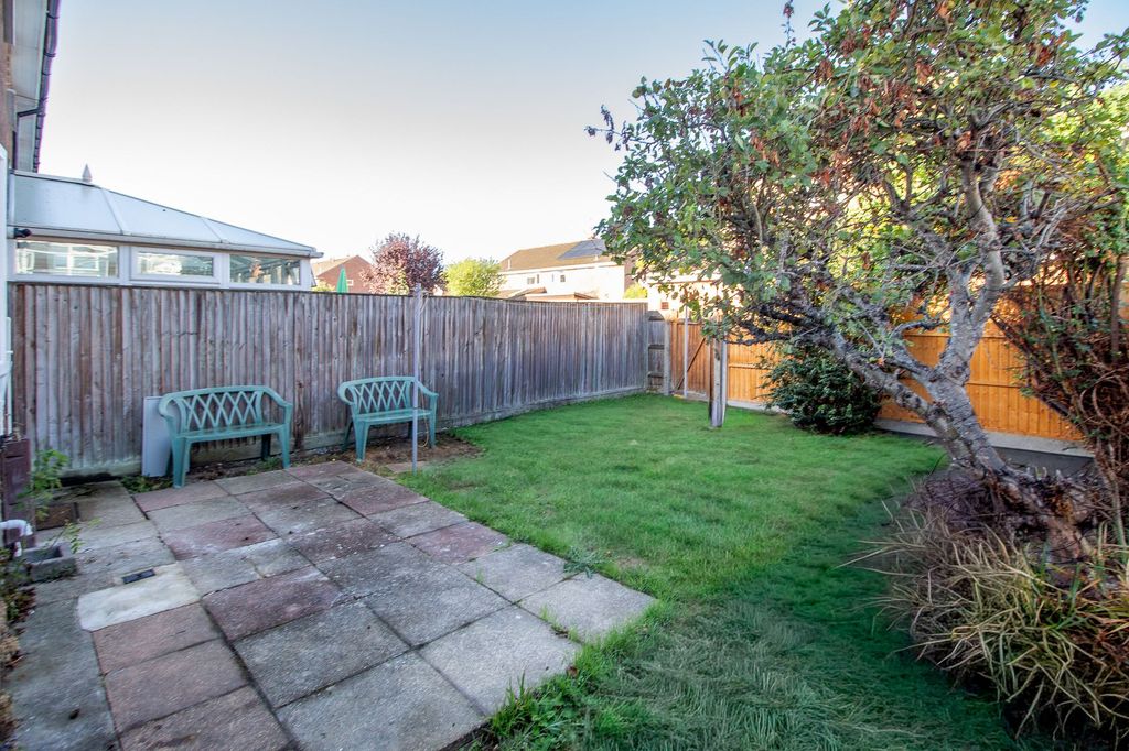 Property photo 2 of 12 Garden