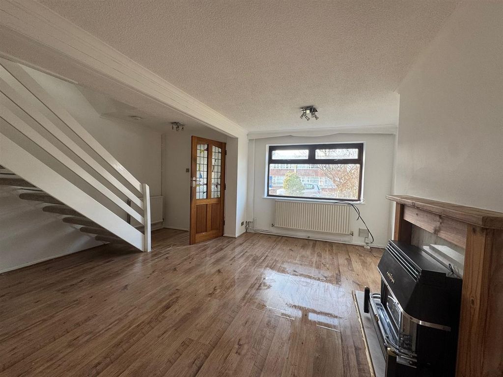 Property photo 3 of 16 04A4558d-20B8-49cc-Be88-165d19872Aee.Jpg