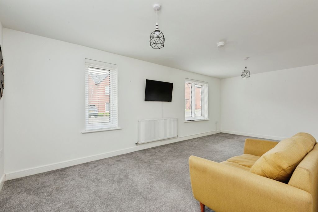Property photo 3 of 20 Pbox-Img.Jpg