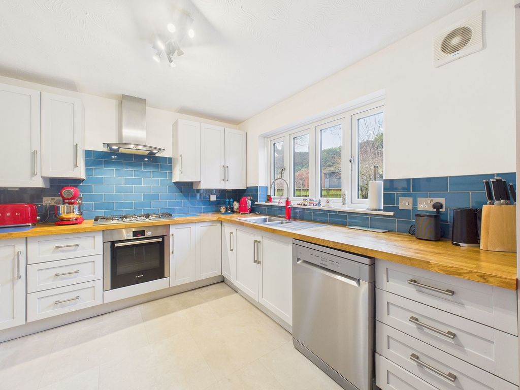 Property photo 3 of 15 Kitchen