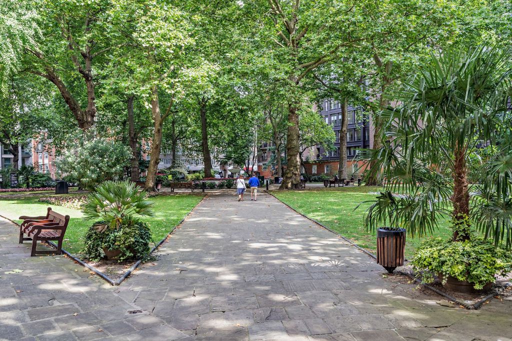 Property photo 3 of 19 St John's Gardens